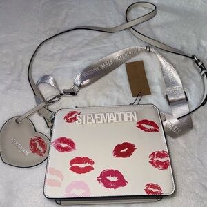 NEW Steve Madden Valentine’s Day Kisses Bevelyn Crossbody Handbag 💋💋